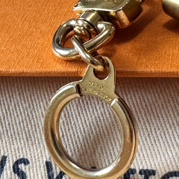 LOUIS VUITTON Chain Extendor & Lock and Key - Picture 4 of 8